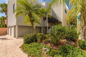 Siesta Key townhouse steps to the beach & Village